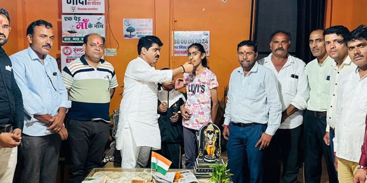 खोंं-खोंं में कालापीपल का नाम रोशन करने वाले खिलाड़ियों का विधायक घनश्याम चंद्रवंशी ने किया स्वागत