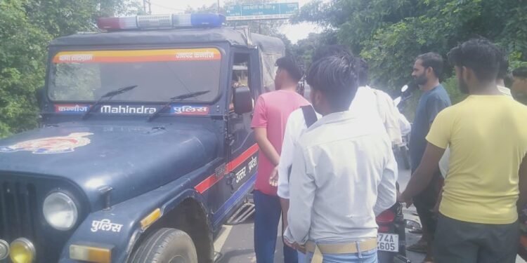 कन्नौज तालग्राम ट्रैक्टर ने बाइक में मारी टक्कर बाइक सवार गंभीर रूप से हुए घायल स्थानीय लोगों ने एंबुलेंस से मेडिकल कॉलेज भिजवाए