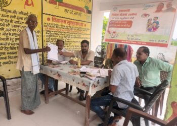 प्रधानमंत्री आवास सर्वे में सचिव सूरज पटेल ने निभाई अहम भूमिका