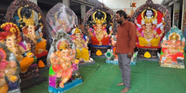नगर में सजने लगी गणपति बप्पा की दुकानें  7 सितंबर को घर-घर विराजेंगे मंगल मूर्ति…।