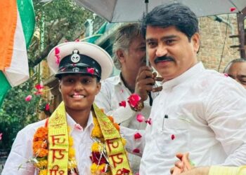 भारतीय नौ सेना में अपनी ट्रेनिंग पूरी करने के बाद,निकिता मेवाड़ा का विधायक श्री चंन्द्रवंशी ने किया भव्य स्वागत