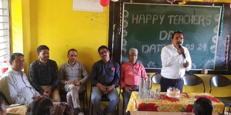शासकीय उत्कृष्ट माध्यमिक विद्यालय रीठी में मनाया गया शिक्षक दिवस,,,