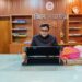 *प्रधानमंत्री आवास योजना के अंतर्गत हितग्राही से राशि लिए जाने के आरोप में सचिव सलैया फाटक नारायण चौधरी निलंबित* *वीडियो के सोशल मीडिया में वायरल होने पर जिला पंचायत के सीईओ श्री गेमावत ने अपनाया सख्त रुख और की कड़ी कार्यवाही*
