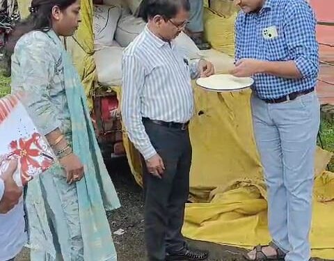सार्वजनिक वितरण प्रणाली का चावल अवैध रूप से परिवहन की सूचना पर खाद्य आपूर्ति विभाग की कारवाही से मचा हड़कंप.!साहू गल्ला किराना ग्वालटोली मालिक द्वारा ऑटो से बेचने भेजा जा रहा था इटारसी मंडी,आटो चालक ने किया खुलासा…