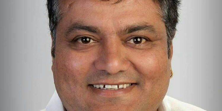 नर्मदापुरम नगर में अवैध शराब कारोबार पर प्रशासन द्वारा कार्यवाही नही किया जाना दुर्भाग्य पूर्ण है : डॉ. अखिलेश खंडेलवाल