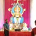 गरुण देव पर सवार श्री गणेश, श्री गणेश जी के साथ शेल्फी लेकर मोबइल फोन पर भक्त कर रहे कैद