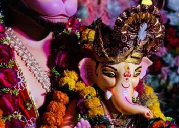मकरोनिया में राम भक्त हनुमान की गोद में विराजमान हुए श्री गणेश जी