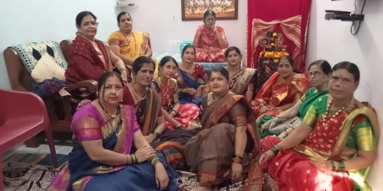 गणेश प्रतिमा की मिट्टी में रोपे पौधे, पर्यावरण संरक्षण का लिया संकल्प