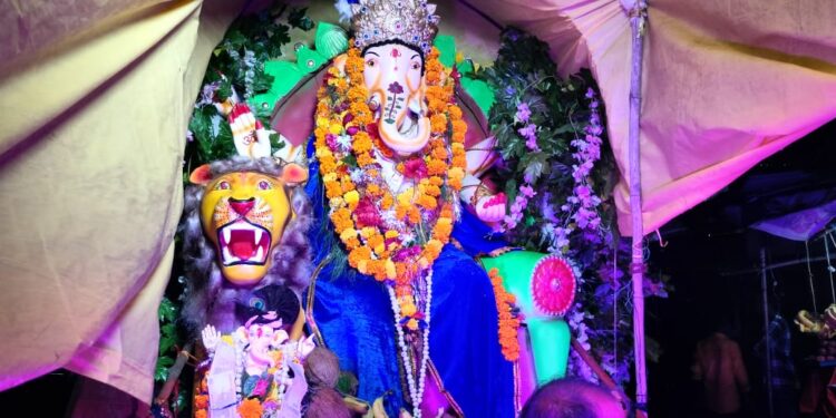 विध्नहर्ता की मूर्ति विसर्जित: रिमझिम बारिश के बीच गणेश विसर्जन, गणपति बप्पा मोरिया के लगे जयकारें