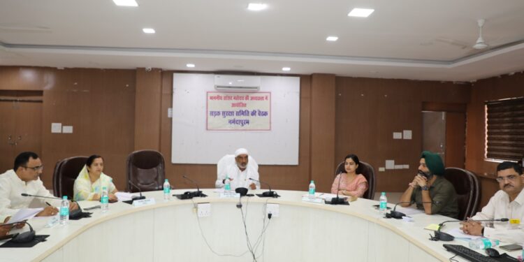 भाजपा नेता पीयूष शर्मा ने जिला सड़क सुरक्षा समिति की त्रैमासिक बैठक में उठाया गंभीर मुद्दा,बस एजेंटो की मनमानी और रंगदारी पर अंकुश लगाई जाए : सांसद दर्शन सिंह चौधरी