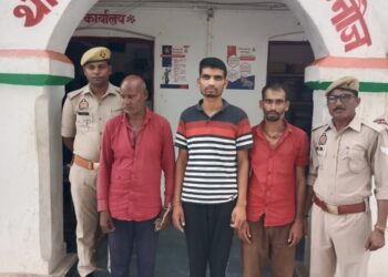 *थाना ठठिया पुलिस द्वारा 3 नफर वारण्टी अभियुक्तगण को किया गिरफ्तार ।*