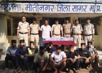 *पुलिस के द्वारा ऑनलाईन सट्टा खिलाने वाले अंतर्राजीय गिरोह को किया गिरफ्तार, 13 पासबुक व 26 एटीएम से करीब 01 करोड का हिसाब किताब बरामद*