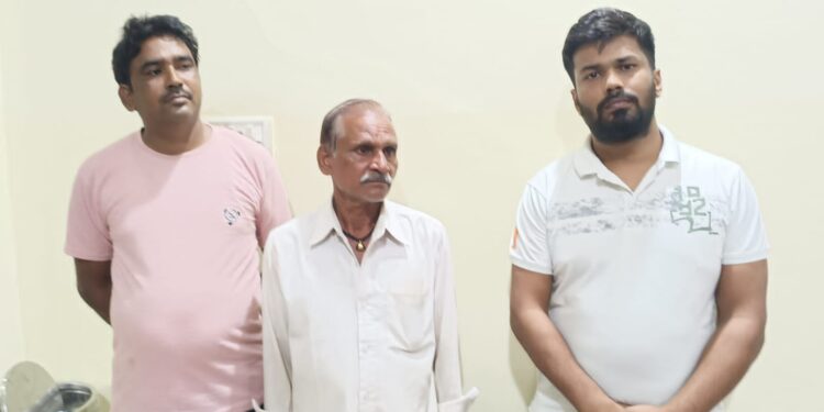 *दूसरे शराब ठेकेदार पर आदिवासी युवक को मोहरा बनाकर झूठी शिकायत कराकर क्षवि खराब करने का आरोप*