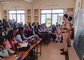 अनजान व्यक्ति को शेयर न करें ओटीपी,निजी जानकारी साझा करने से बचें