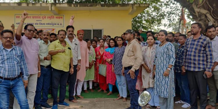 मध्य प्रदेश राज्य कर्मचारी संघ के प्रातं व्यापी आव्हान पर हुआ आन्दोलन का शंखनाद,25 सूत्रीय मांग पत्र सौपा गया…
