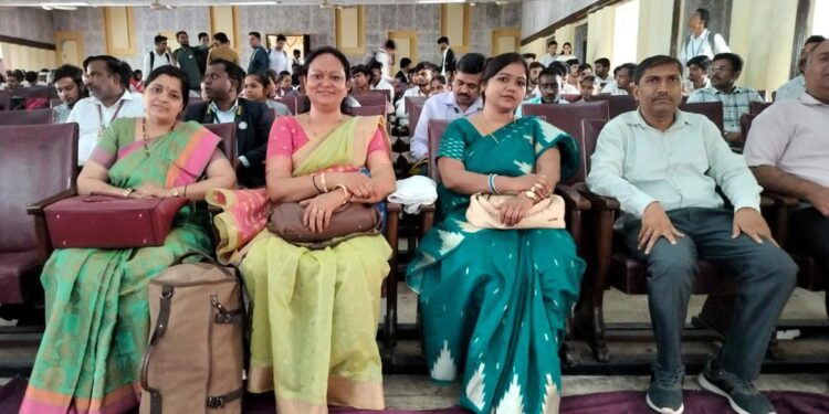 उमरियापान महाविद्यालय की एनएसएस कार्यक्रम अधिकारी को जिले का सर्वश्रेष्ठ कार्यक्रम अधिकारी के रूप किया सम्मानित