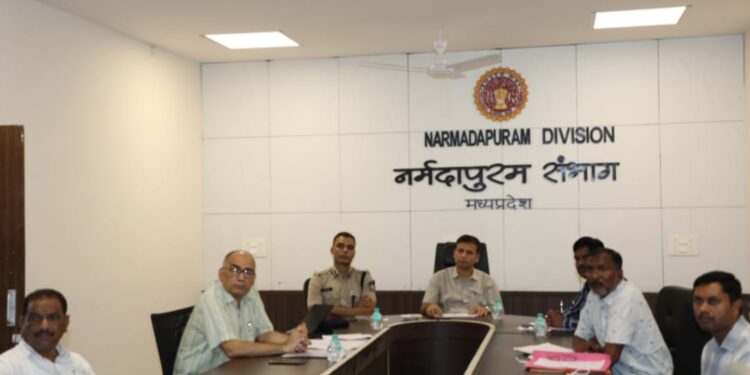 मुख्यमंत्री ने कमिश्नर कलेक्टर्स कॉन्फ्रेंस में दिए निर्देश,सभी कलेक्टर खाद के अवैध भंडारण एवं नकली खाद बीज की बिक्री पर प्रभावी कार्रवाई करें :मुख्यमंत्री डॉ. मोहन यादव