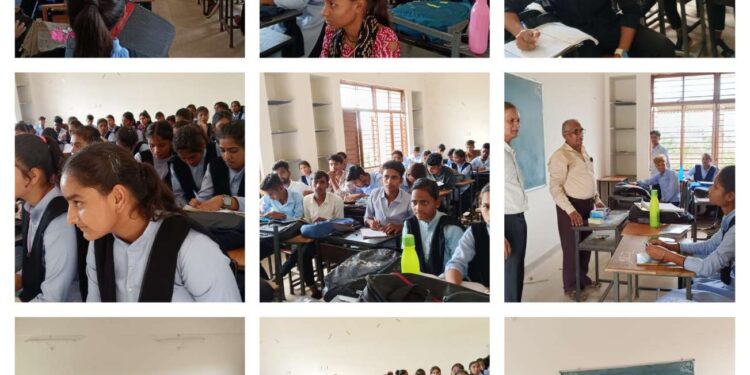 विद्यार्थियों को जैविक खेती का प्रशिक्षण दिया गया।