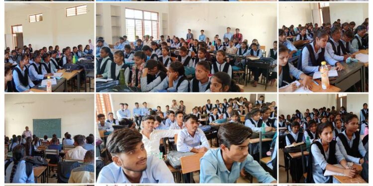 विद्यार्थियों को मिट्टी परीक्षण का तकनीकी प्रशिक्षण दिया गया