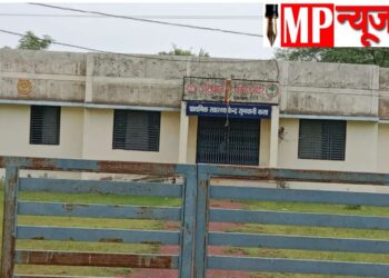 ग्राम सुनवानी कलां का प्राथमिक स्वास्थ्य केंद्र कर रहा डॉक्टर आने का इंतजार