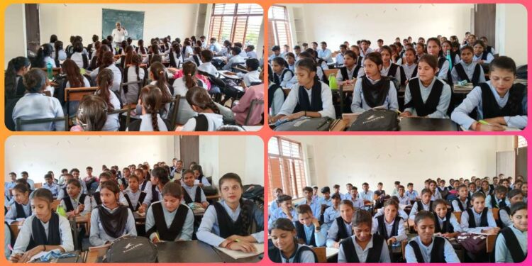 विद्यार्थियों को जैविक खेती का प्रशिक्षण दिया गया