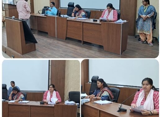 कलेक्ट्रेट सभाकक्ष में आयोजित जनसुनवाई में अधिकारियों ने सुनी नागरिकों की समस्याएं  प्राप्त 165 आवेदनों के यथोचित निराकरण हेतु संबंधित अधिकारियों को किया निर्देशित