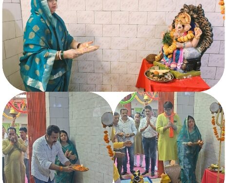 *निगम के इतिहास में पहली बार गणेश चतुर्थी पर भगवान श्रीगणेश की दिव्य प्रतिमा स्थापित की गई*  *महापौर श्रीमति प्रीति संजीव सूरी और निगम अध्यक्ष श्री मनीष पाठक के कुशल संतुलन से दस दिनों तक निगम में रहेगी गणेशोत्सव की धूम*