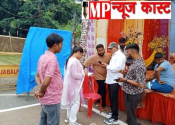 *शहर में होने वाले भण्डारों पर है नगर निगम की विशेष नजर – निगमायुक्त प्रीति यादव*  *रामपुर चौक में स्थापित गणेश प्रतिमा के भंडारे के दौरान गंदगी फैलाने पर की गई चालानी कार्रवाई*