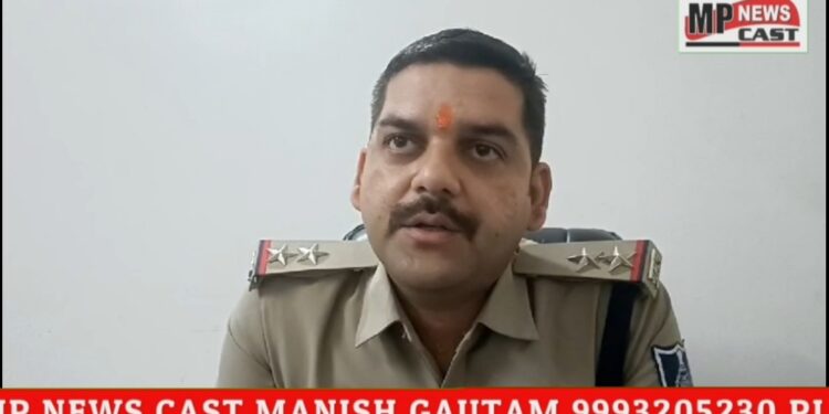 वायरल सोशल मीडिया में मवेशी के साथ निर्दयता से पेश आने वाले युवक की विश्व हिन्दू परिषदबजरंग दल कटनी ने कोतवाली थाना मे की शिकायत