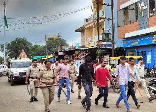 ब्रेकिंग   कालापीपल पुलिस ने दिखाया वर्दी का खौफ गुंडे बदमाशों का निकाला जुलूस…!