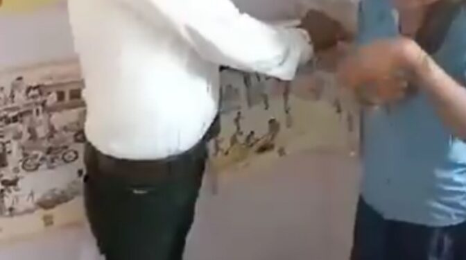 वीडियो हो रहा वायरल नशे में धुत टीचर ने कैंची से काटी छात्रा की चोटी