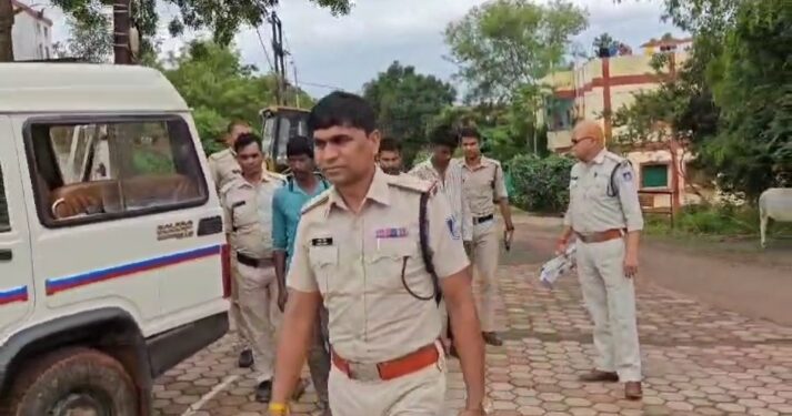 “झिंझरी पुलिस चौकी, थाना माधवनगर की टीम ने क्षेत्र में हुई दो बड़ी चोरियों का किया सफल खुलासा – सतर्कता और त्वरित कार्रवाई से अपराधियों को पहुंचाया सलाखों के पीछे।”