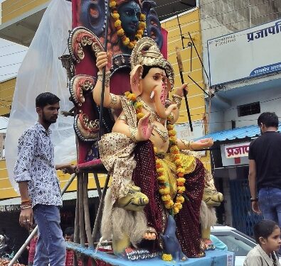गणेश चतुर्थी की धूम,पंडालों और घरों में शुभमुहूर्त में हुई स्थापना…।
