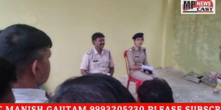 सूबेदार मोनिका खड़से द्वारा आगामी त्यौहार गणेश चतुर्थी को लेकर जुहला जुहली ग्राम पंचायत अन्तर्गत सरपंच, ग्राम सचिव एवं ग्रामीणों के साथ बैठक की गयी
