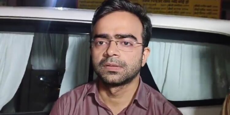 बड़ी खबर मैजिक और रोडवेज बस की टक्कर से भीषण हादसा हुआ है ।इस हादसे में 12 लोगों की मौत की खबर VIDEO