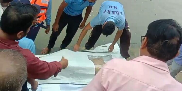 कटनी कटाए घाट नदी डूबे छात्र हर्षित तिवारी की लाश बाहर निकाल ली गई