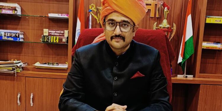 विकासखंड रीठी की 5 ग्राम पंचायतों से 9 लाख से अधिक राशि की होगी वसूली जिला पंचायत के सीईओ श्री गेमावत ने धारा 89 के तहत सोलर लाइट खरीदी के प्रकरणों में की सख्त कार्यवाही