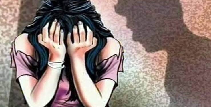 न्यायालय द्वारा बुरी नियत से छेड़छाड़ करने वाले आरोपी को 1 वर्ष सश्रम कारावास की सजा से दण्डित किया गया।