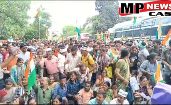 भोपाल  अपनी मांगों को लेकर अतिथि शिक्षक पहुंचे अंबेडकर मैदान, एक साल बाद भी घोषणाओं पर नहीं हुआ अमल, मुख्यमंत्री निवास का घेराव करने निकले शिक्षकों को पुलिस ने बैरिकेडिंग कर रोका VIDEO