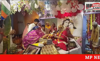 भगवान कृष्णा के जन्मोत्सव में उमड़ी भीड़ सिलौंडी