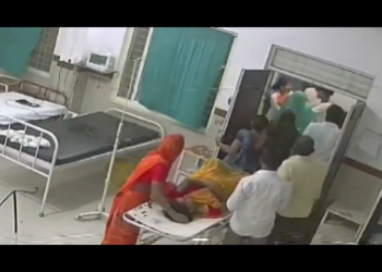 मरीज के साथ आए अटेंडर ने नर्स के साथ की मारपीट, रेहटी शासकीय स्वास्थ्य केंद्र का मामला, देखें CCTV