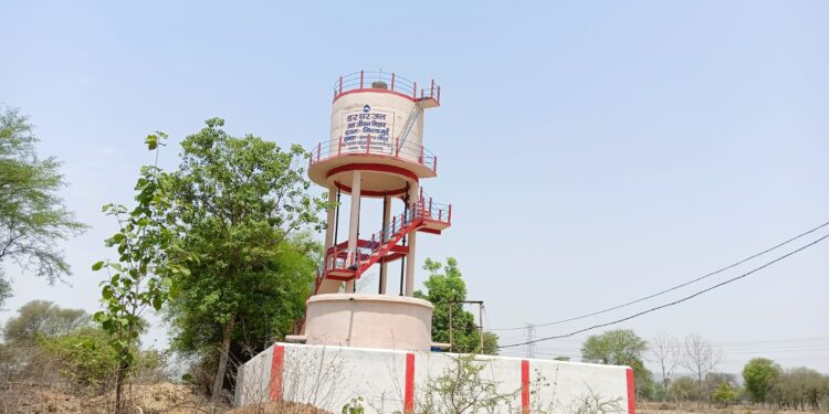 जल जीवन मिशनरूखिरवा खुर्द गांव जहां होगी 24 घंटे पेयजल आपूर्ति,ट्रायल रन शुरू आटोमैटिक वाटर लेवल इंडिकेटर मशीन से टंकी खाली होते ही भरेगा पानी