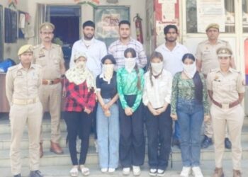 डेटिंग एप के माध्यम से नई उम्र के लड़को को फंसाकर वसूली के खेल में 5 लड़कियां व 3 युवक पकडे गए।