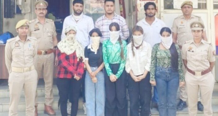 डेटिंग एप के माध्यम से नई उम्र के लड़को को फंसाकर वसूली के खेल में 5 लड़कियां व 3 युवक पकडे गए।
