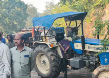 ट्रैक्टर-ट्रॉली पलटने से 2 मजदूरों की मौत, 12 घायल; दीपावली मनाने के लिए घर लौट रहे ये सभी