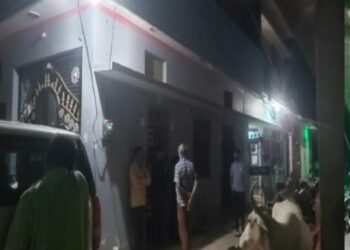 12 हजार वेतन पाने वाला समिति प्रबंधक निकला करोड़पति, 10 से अधिक रजिस्ट्रियां,