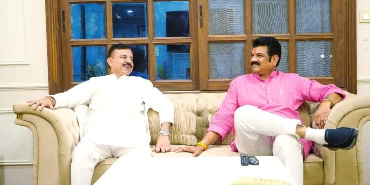 परिवहन एवं स्कूल शिक्षा मंत्री ने की मंत्री श्री राजपूत से सौजन्य भेंट की