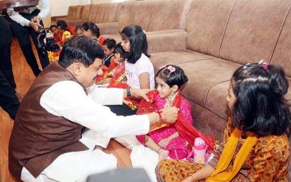 मुख्यमंत्री डॉ. यादव ने कन्या-पूजन और कन्या-भोज की सनातन परंपरा का किया पालन मुख्यमंत्री डॉ. यादव ने मोक्षदायिनी मां सिद्धिदात्री जी के चरणों में किया शत-शत प्रणाम