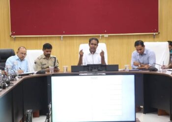 रहवासी क्षेत्र में न हो पटाखों का स्टॉक  ➡️पटाखे की दुकानों के बीच रहे पर्याप्त दूरी  ➡️बिजली/लूज वायर की कर लें जांच – कलेक्टर संदीप जी. आर.