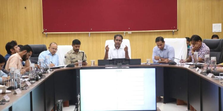 रहवासी क्षेत्र में न हो पटाखों का स्टॉक ➡️पटाखे की दुकानों के बीच रहे पर्याप्त दूरी ➡️बिजली/लूज वायर की कर लें जांच – कलेक्टर संदीप जी. आर.